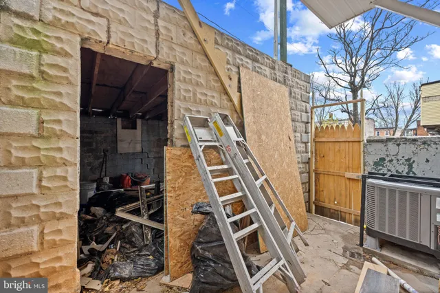 a view of an outdoor space