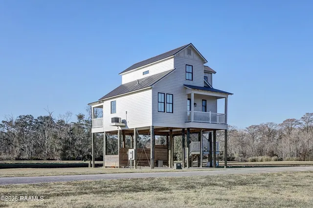 $550,000 | 9405 Wahoo Lane, Abbeville, LA 70510
