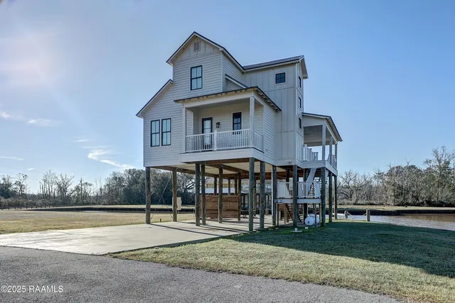 $550,000 | 9405 Wahoo Lane, Abbeville, LA 70510