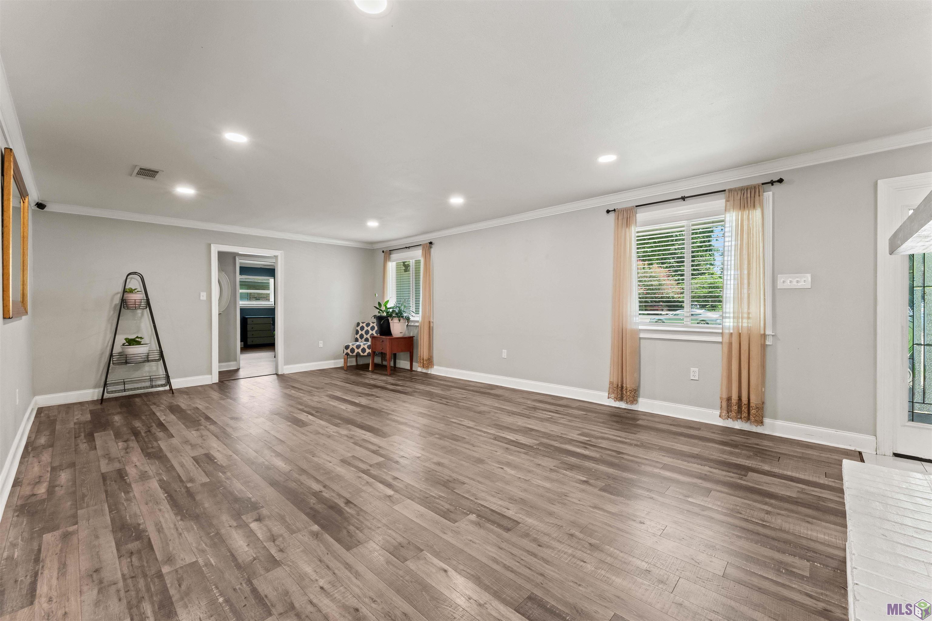 1088 Sinclair Drive Baton Rouge, LA 70815 - Photo 2 of 17