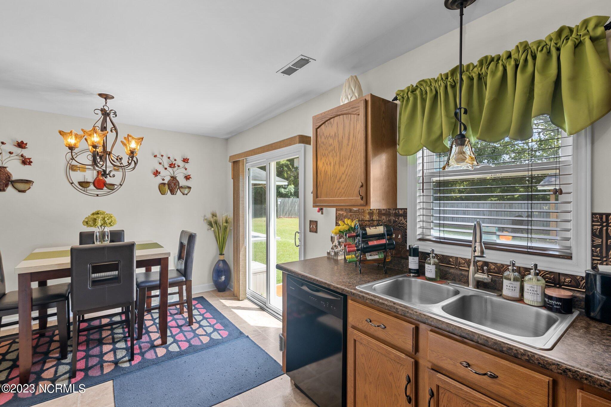 435 Rocky Run Road New Bern, NC 28562 - Photo 12 of 39 22-web-or-mls-2I3A0030