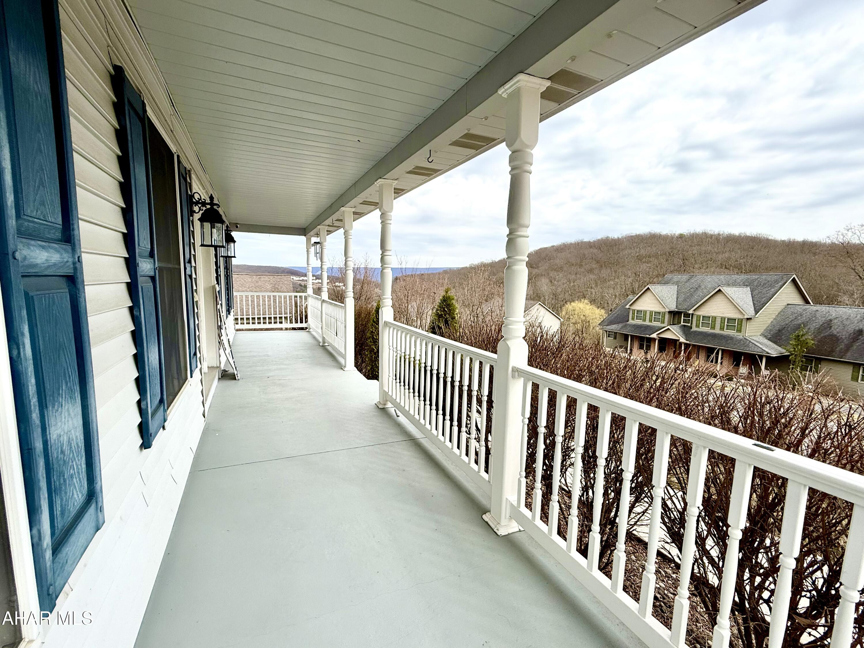 246 Castle Farms Road Altoona, PA 16601 - Photo 3 of 33