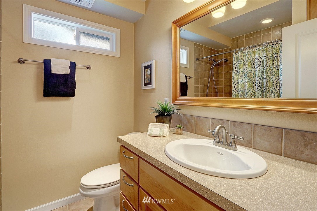 6916 176th Street Southwest Edmonds, WA 98026 - Photo 12 of 18 Gallery Image 12