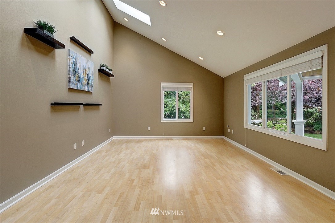 6916 176th Street Southwest Edmonds, WA 98026 - Photo 3 of 18 Gallery Image 3