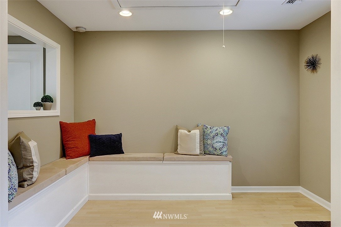 6916 176th Street Southwest Edmonds, WA 98026 - Photo 7 of 18 Gallery Image 7