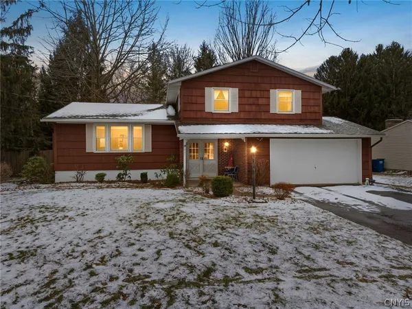 $320,000 | 112 Merriwether Drive, Camillus, NY 13219