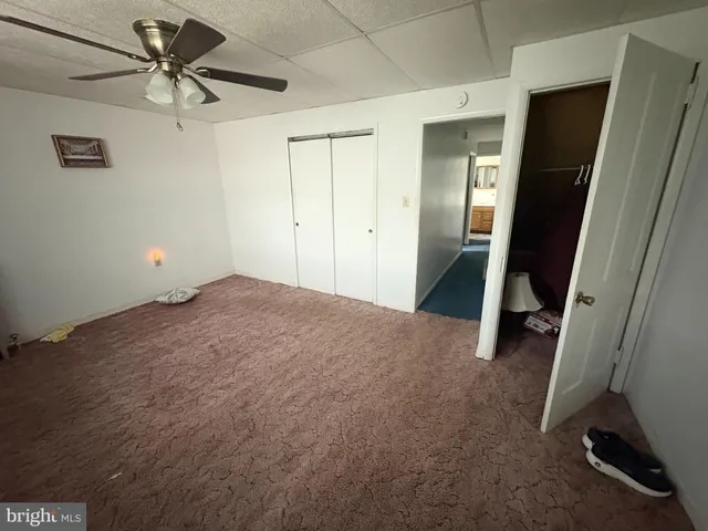 a view of a livingroom with a ceiling fan
