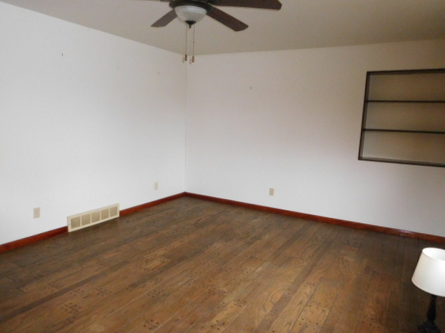 1614 Sharon Road Streator, IL 61364 - Photo 3 of 27