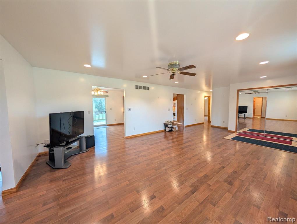 6185 North Vassar Road Flint, MI 48506 - Photo 4 of 34 Gallery Image 4