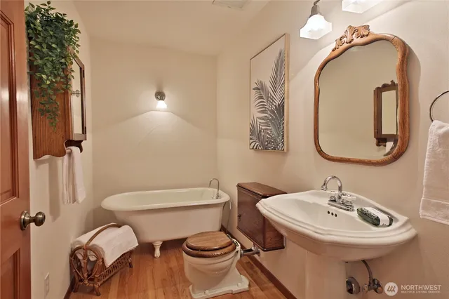 $1,699,000 | 2151 North Bluff Road, Greenbank, WA 98253