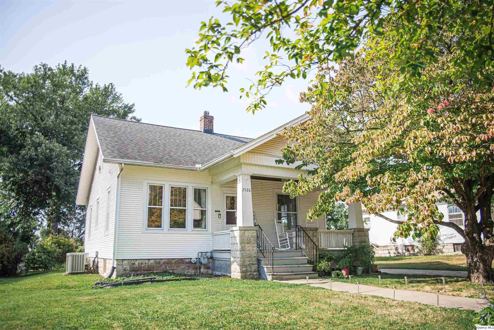 2526 Chestnut Street Quincy, IL 62301 - Photo 1 of 19 Gallery Image 1