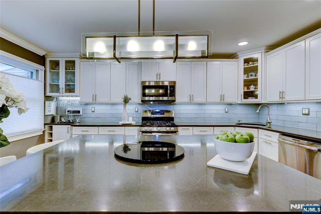 131 Bunker Hill Road Wayne, NJ 07470 - Photo 11 of 45