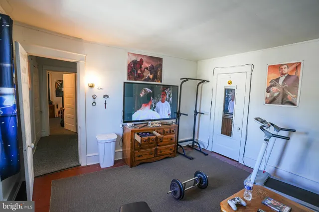 a view of utility room