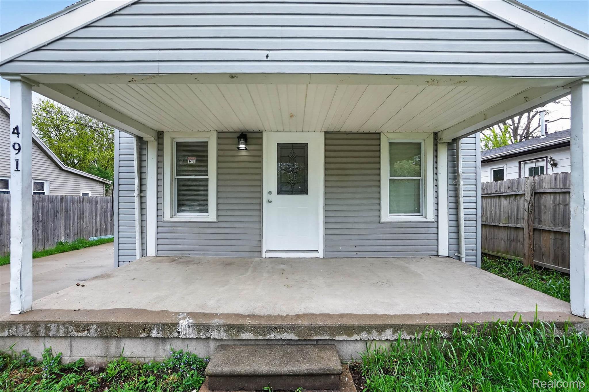 4910 Hughes Road Lansing, MI 48910 - Photo 5 of 27 05-4910-Hughes-Rd-Lansing-MI-48910-WindowStill.jpg