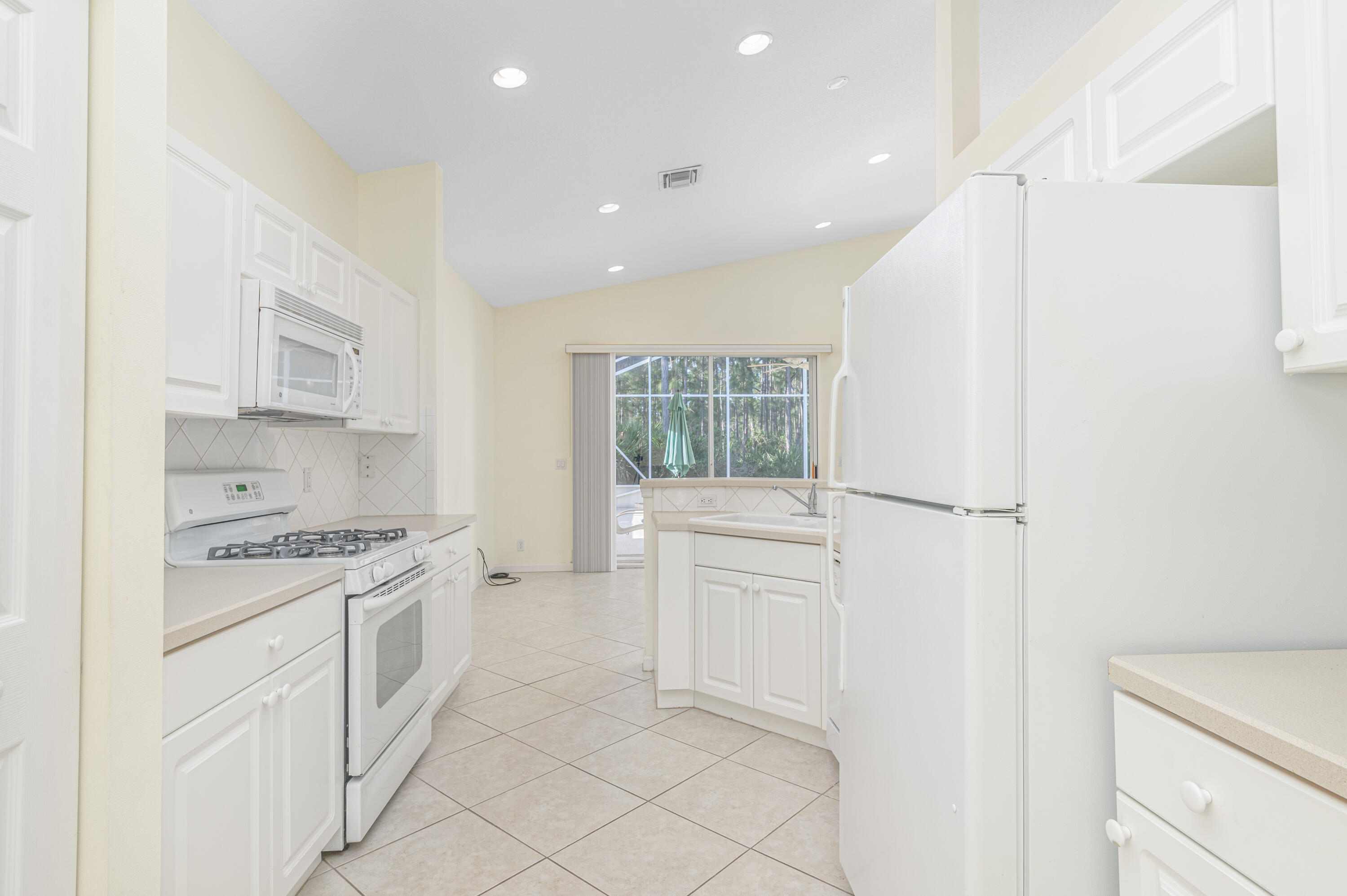 325 Springview Loop Port St. Lucie, FL 34986 - Photo 8 of 62 KItchen Additional View