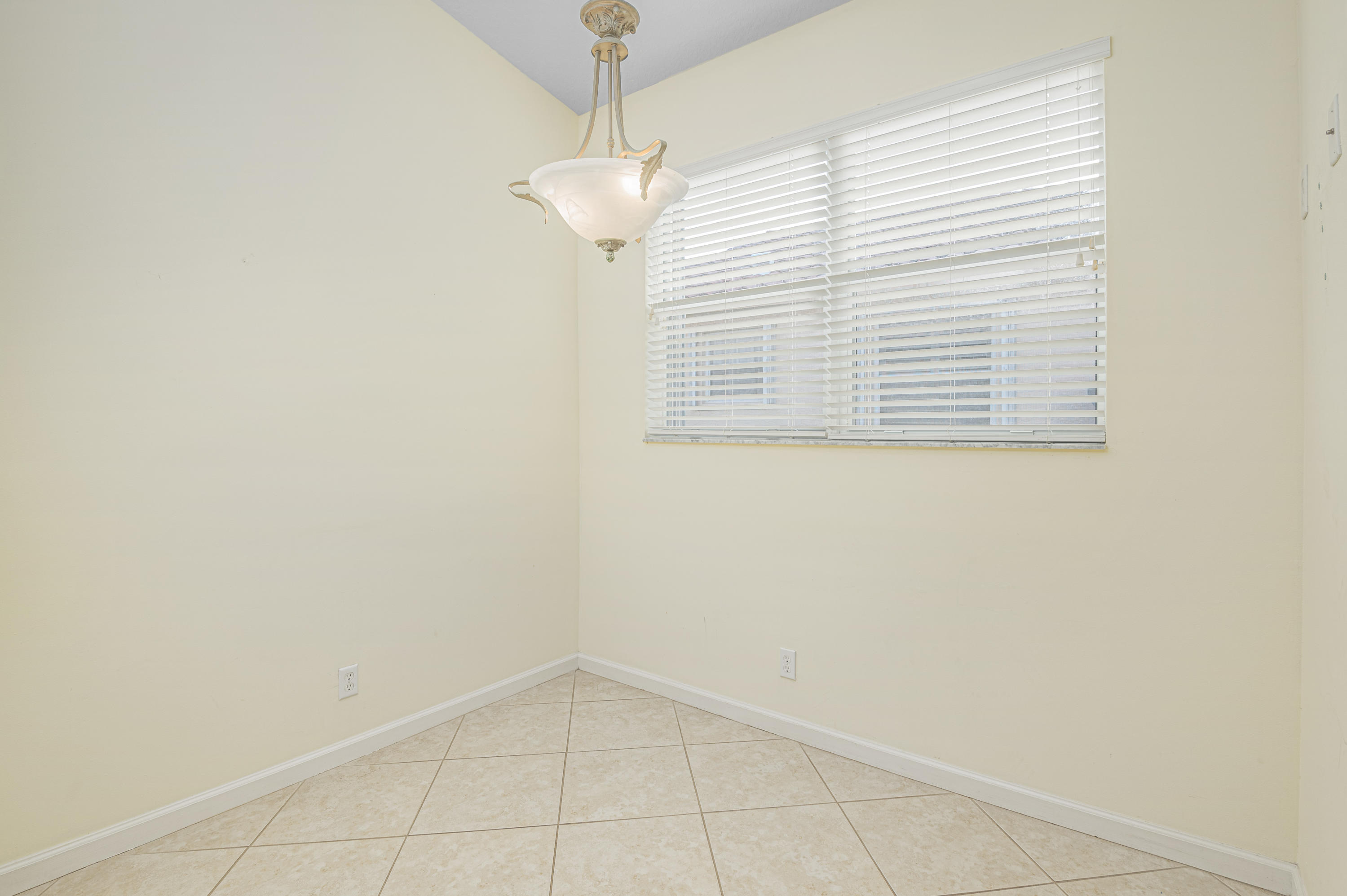 325 Springview Loop Port St. Lucie, FL 34986 - Photo 9 of 62 KItchen Dining Area