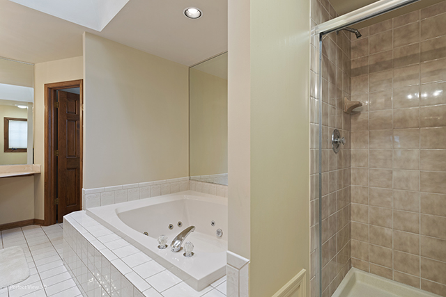 27W704 Brookside Drive Winfield, IL 60190 - Photo 18 of 33