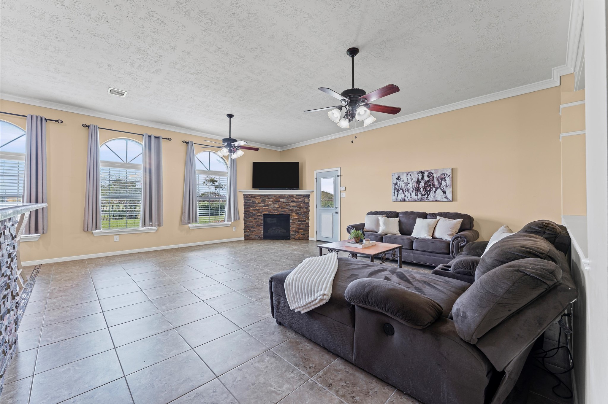 6806 Amistad Court Manvel, TX 77578 - Photo 11 of 40 Bright and open living room, lots of natural light, and a cozy gas log fireplace.