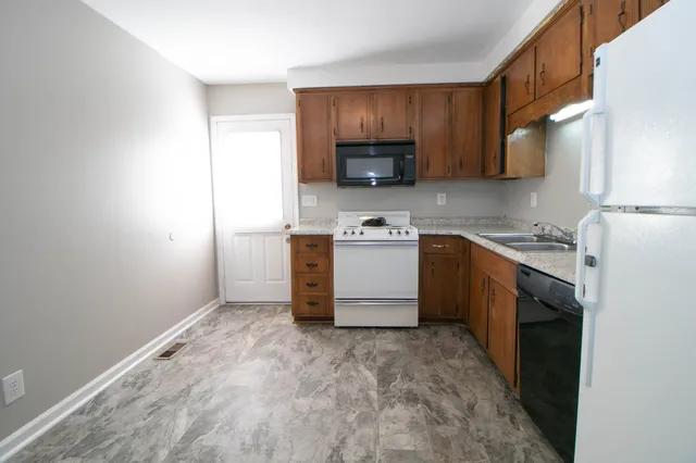 $780 | 1436 McCan Drive, Unit A, Clarksville, TN 37043