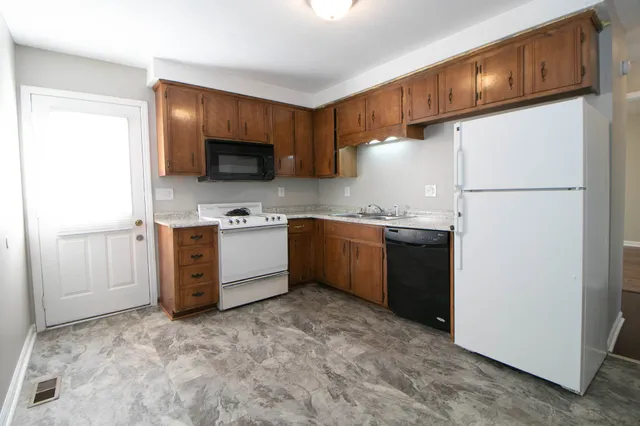 $780 | 1436 McCan Drive, Unit A, Clarksville, TN 37043