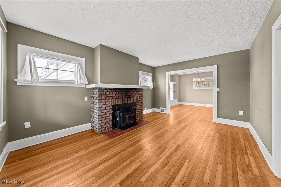 1437 Churchill Road Cleveland, OH 44124 - Photo 4 of 27
