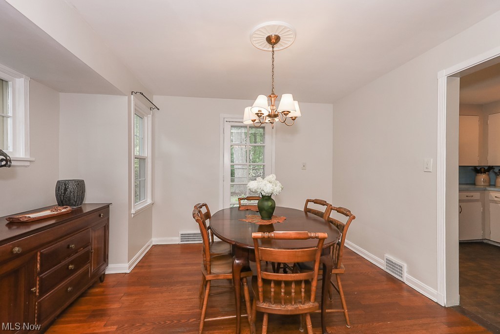 3187 Rumson Road Cleveland, OH 44118 - Photo 11 of 29 Dining space