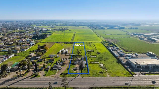 an aerial view of a yard