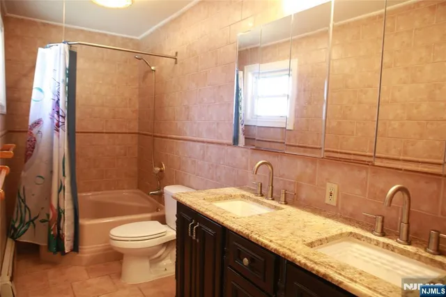 $3,200 | 2 Harvey Avenue, Unit A, Rochelle Park, NJ 07662