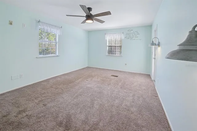 a view of empty room with a ceiling fan