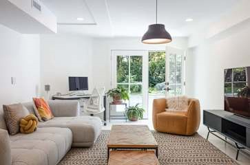 72 Ledge Road Jamestown, RI 02835 - Photo 2 of 29