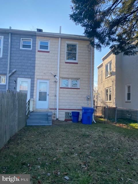 640 Manor Road Beverly, NJ 08010 - Photo 20 of 22 a front view of a house with a yard