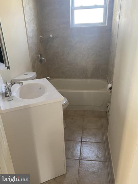 640 Manor Road Beverly, NJ 08010 - Photo 9 of 22 a bathroom with a sink and mirror