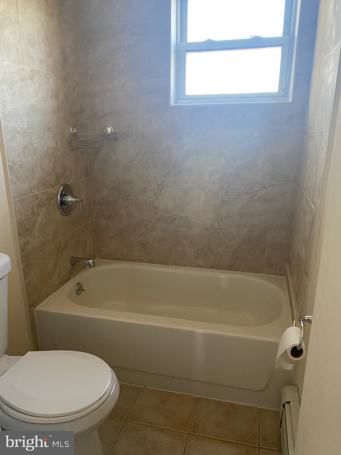 640 Manor Road Beverly, NJ 08010 - Photo 10 of 22 a bathroom with a toilet and a bath tub
