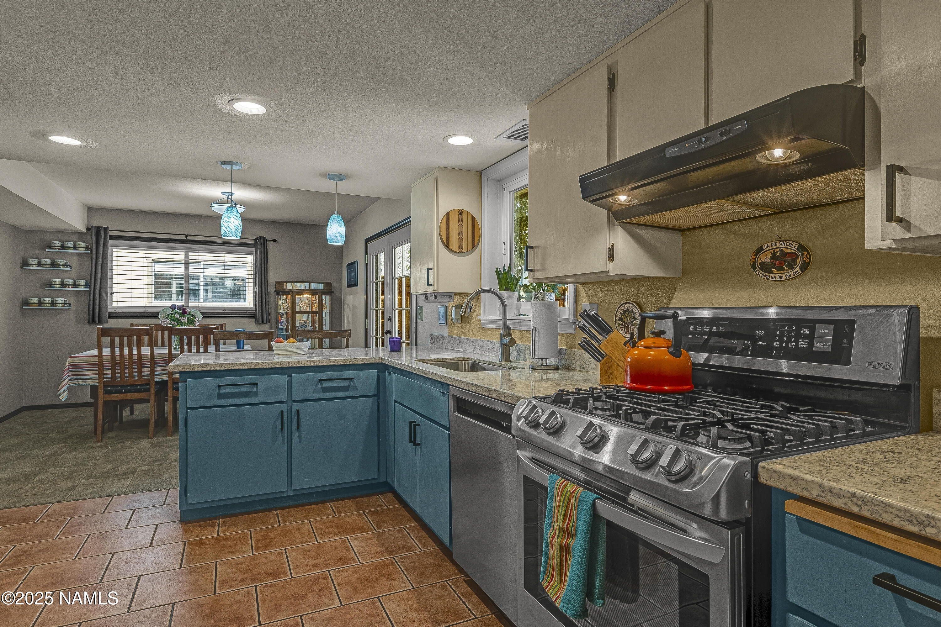 2625 Heidi Loop Flagstaff, AZ 86004 - Photo 9 of 32 Stainless Appliances Included