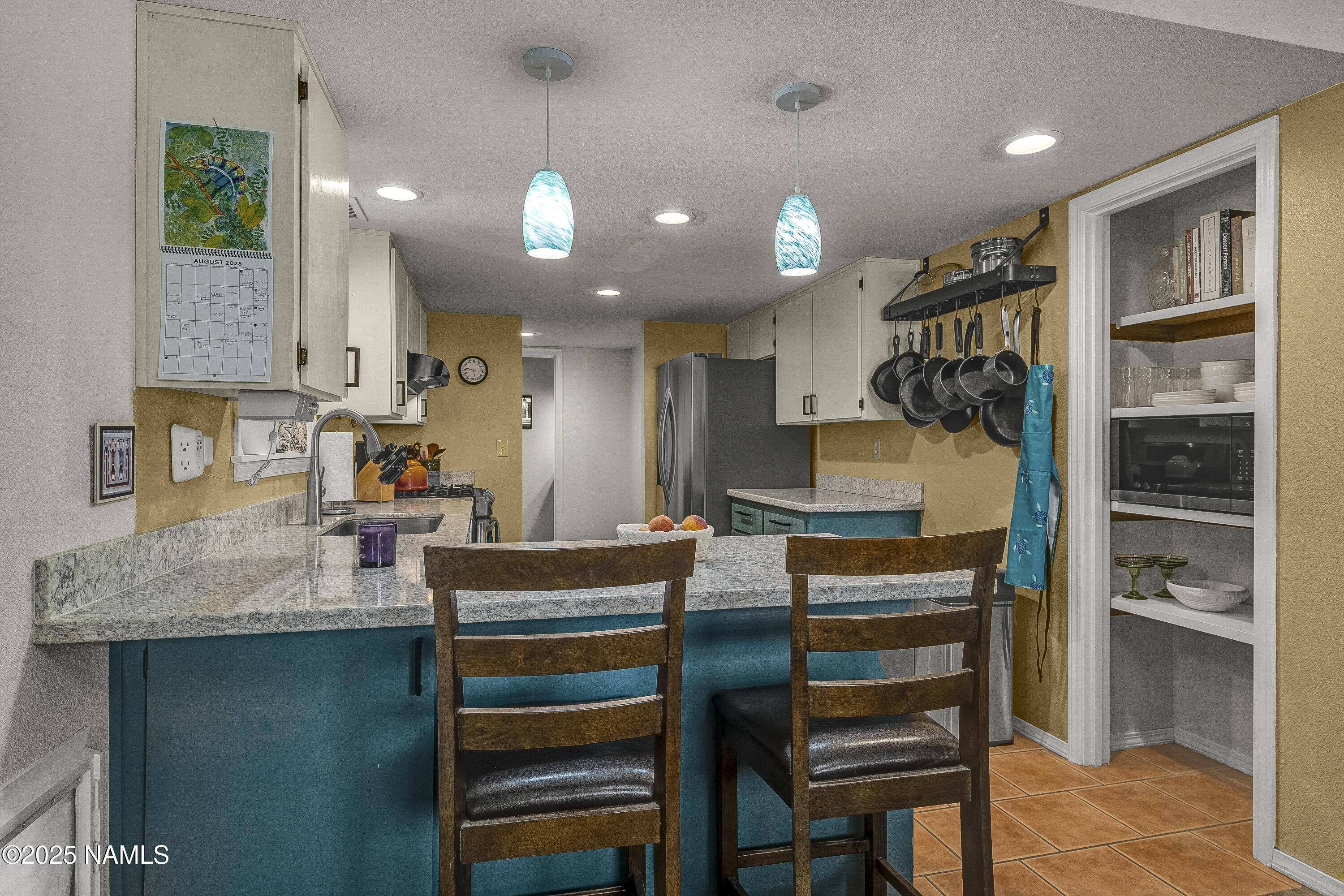 2625 Heidi Loop Flagstaff, AZ 86004 - Photo 10 of 32 Breakfast Bar