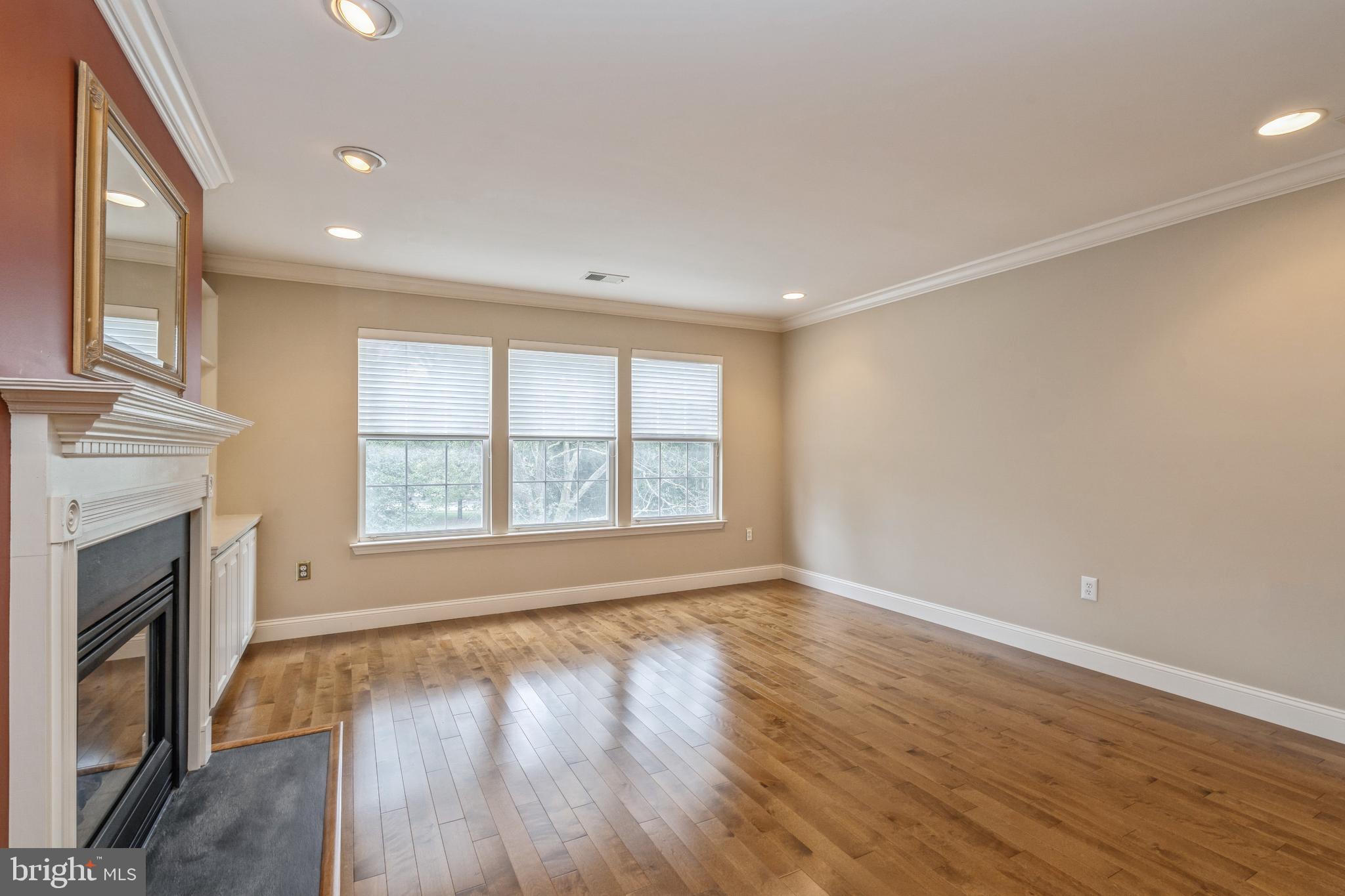 273 Colt Street Pennington, NJ 08534 - Photo 8 of 47