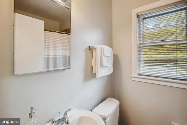 $1,100 | 5907 85th Place, New Carrollton, MD 20784