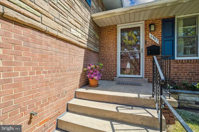 $1,100 | 5907 85th Place, New Carrollton, MD 20784