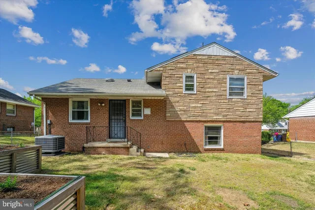 $1,100 | 5907 85th Place, New Carrollton, MD 20784