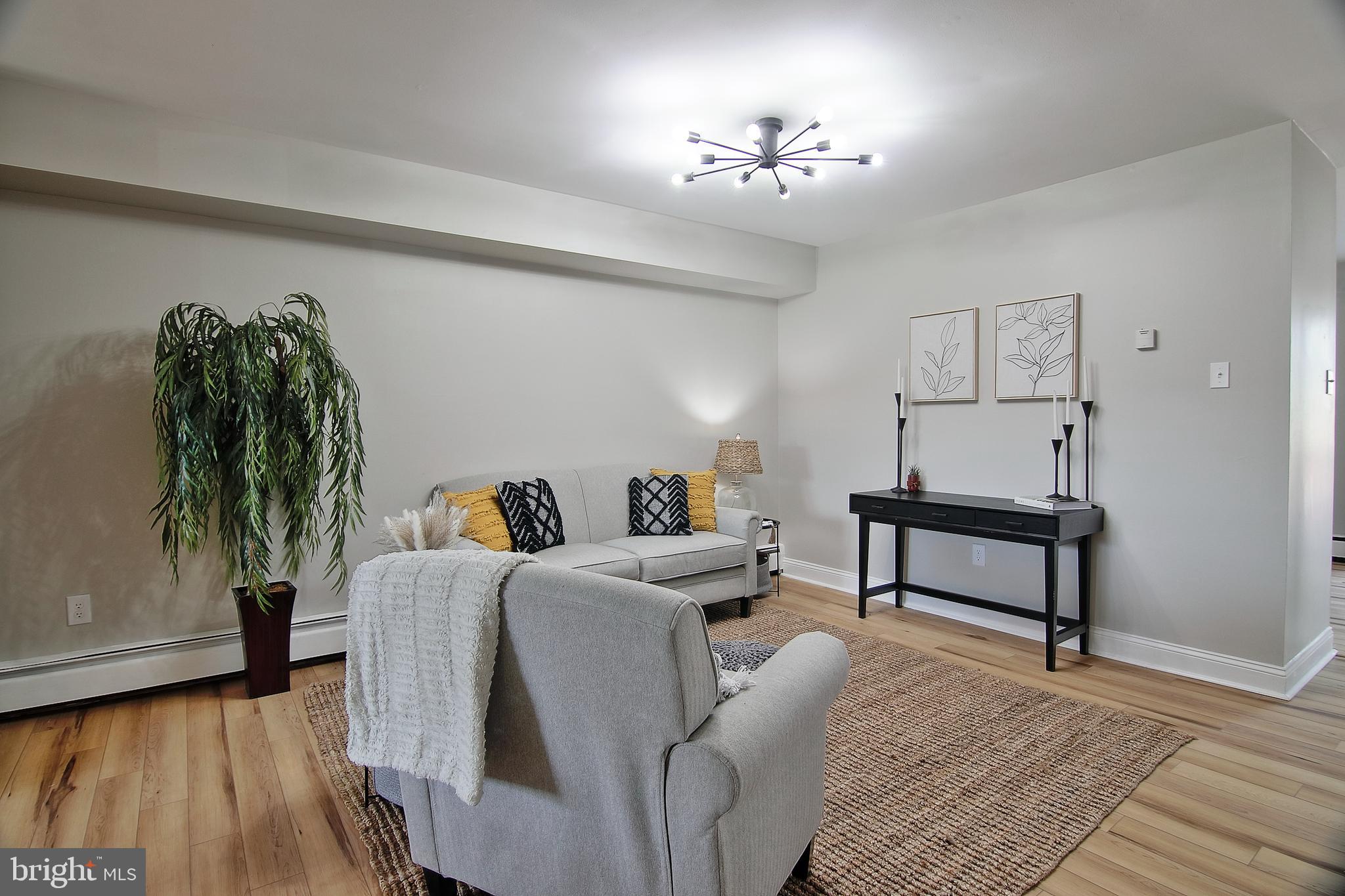 2705 Walnut Ridge Drive Pottstown, PA 19464 - Photo 5 of 28 Living Room