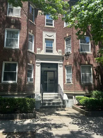$950,000 | 61 Thatcher Street, Unit 6, Brookline, MA 02446