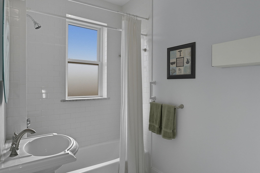 61 Thatcher Street, Unit 6 Brookline, MA 02446 - Photo 17 of 24