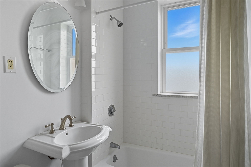 61 Thatcher Street, Unit 6 Brookline, MA 02446 - Photo 18 of 24