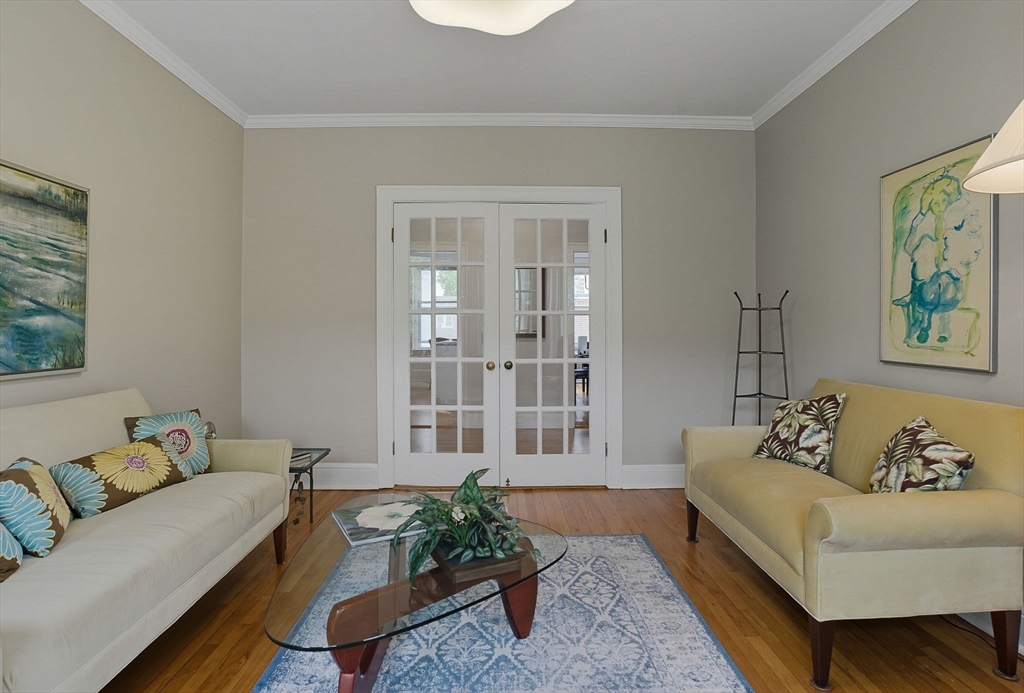 61 Thatcher Street, Unit 6 Brookline, MA 02446 - Photo 3 of 24