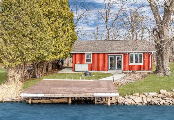 $298,000 | 7829 Cut Off Lane, Larsen, WI 54947