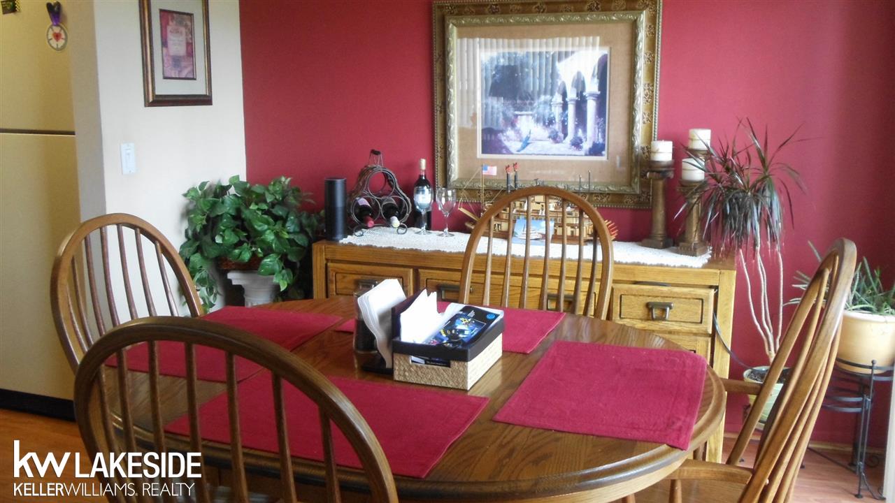 51170 South Foster Road New Baltimore, MI 48047 - Photo 9 of 35 Dining area