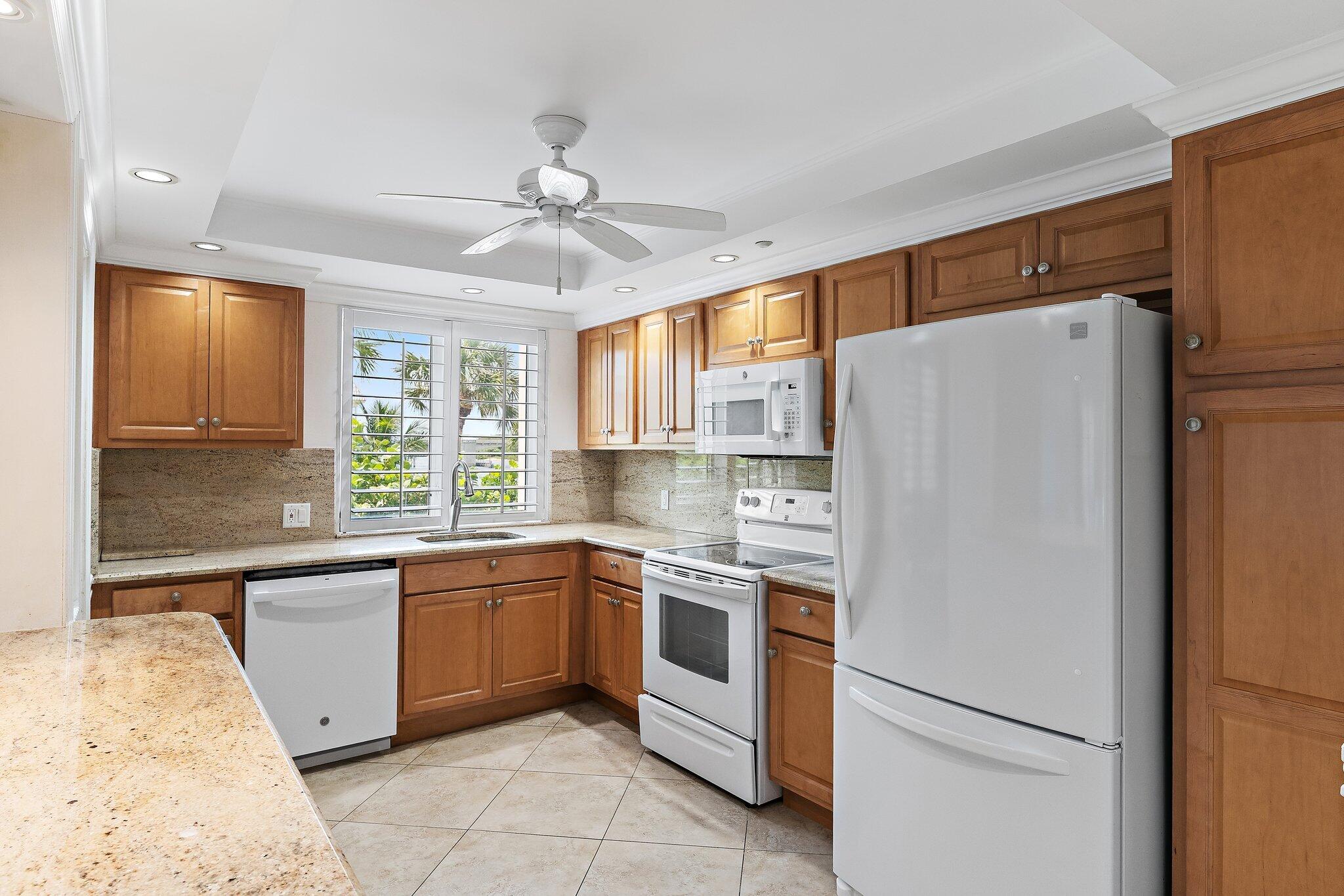 375 South Beach Road, Unit 201 Tequesta, FL 33469 - Photo 6 of 35 Kitchen