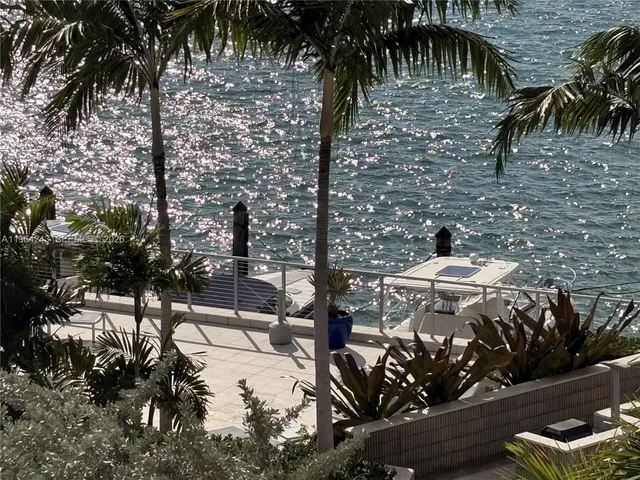 a view of an outdoor space