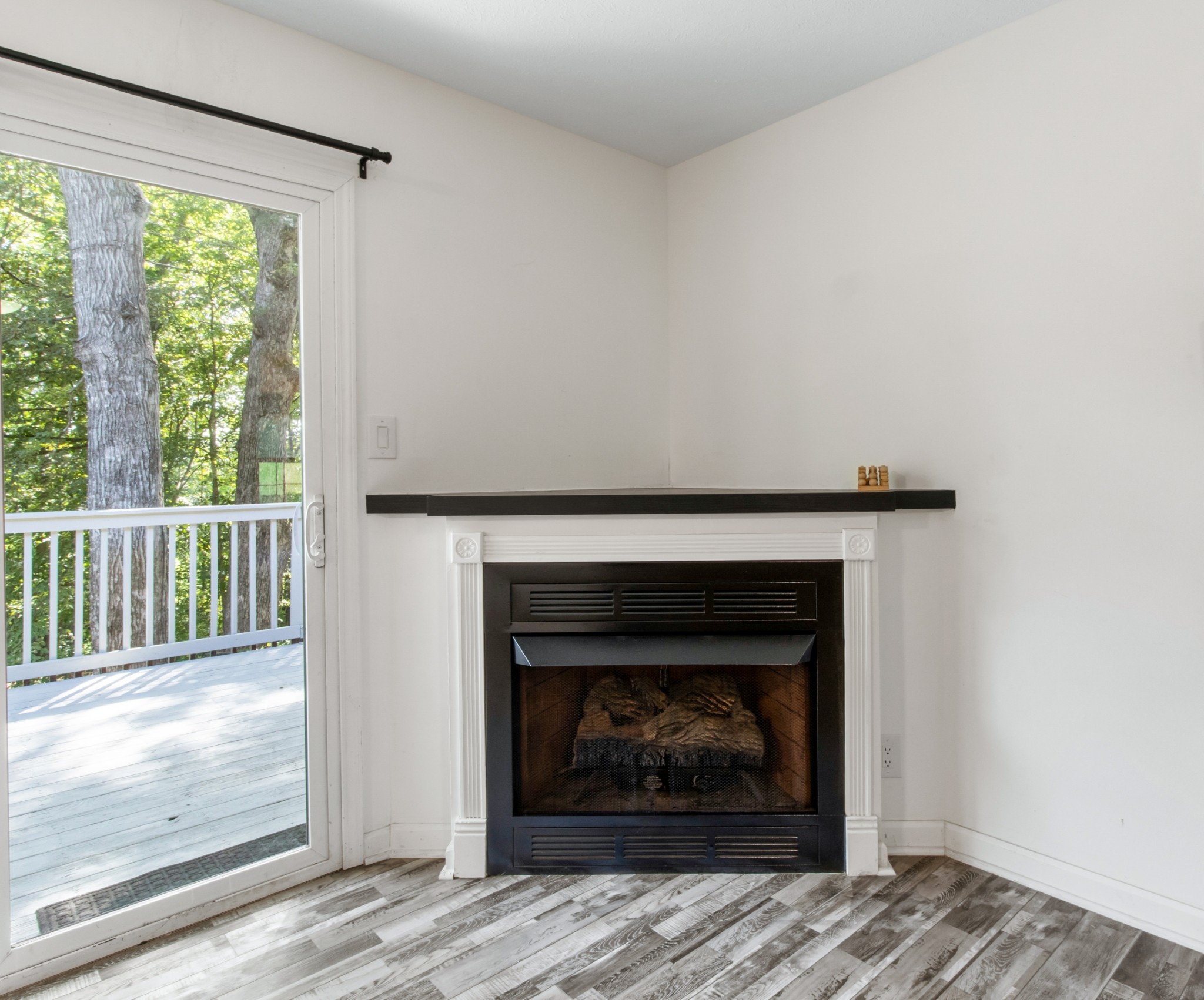 1760 Hazelwood Road Clarksville, TN 37040 - Photo 12 of 34 a an empty room with a fireplace