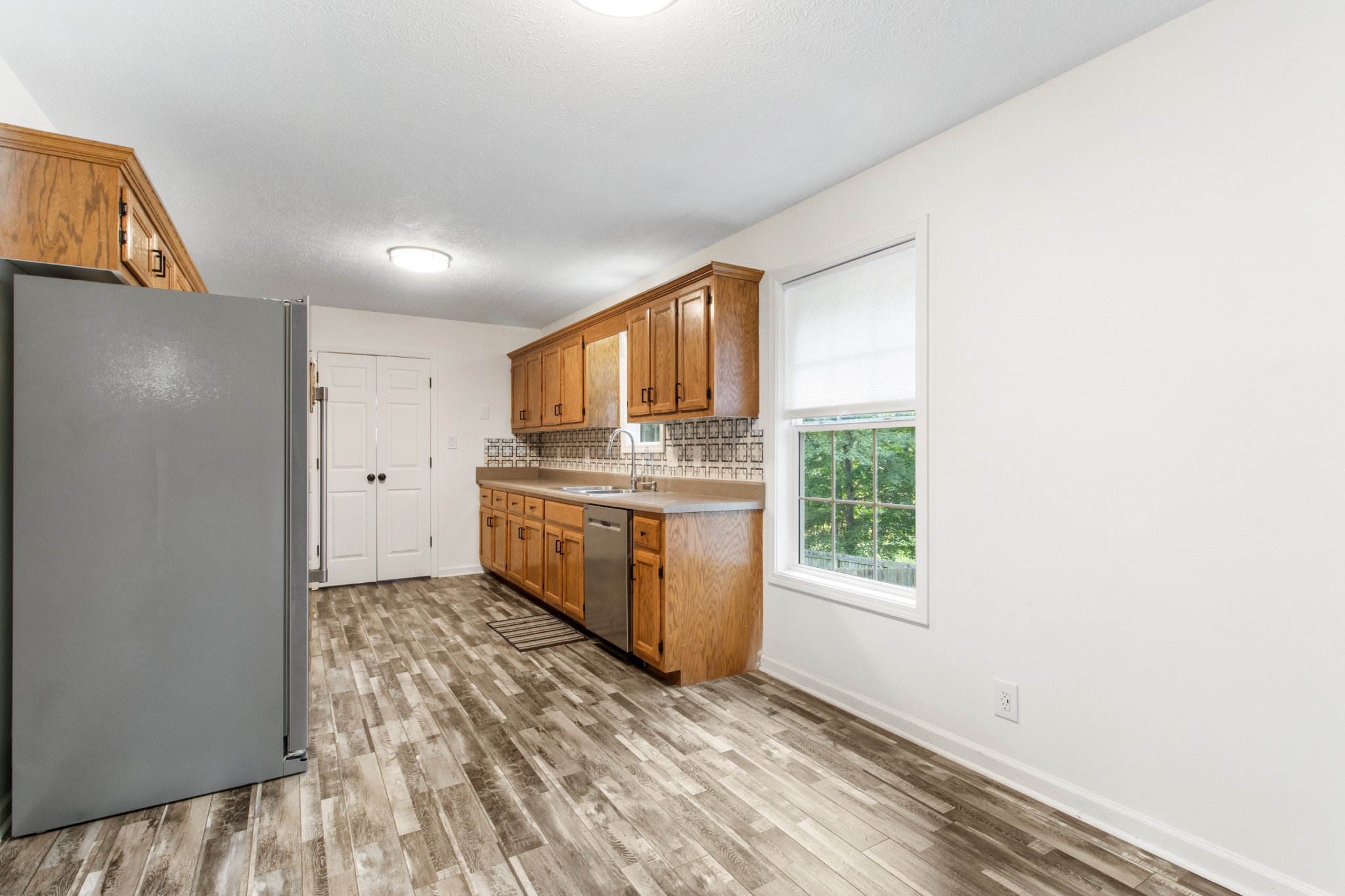 1760 Hazelwood Road Clarksville, TN 37040 - Photo 15 of 34 a kitchen with stainless steel appliances a refrigerator and a stove top oven